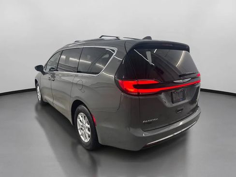 Used 2021 Chrysler Pacifica Touring-L image 7