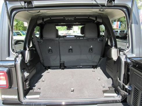 Used 2025 Jeep Wrangler Sport S image 28