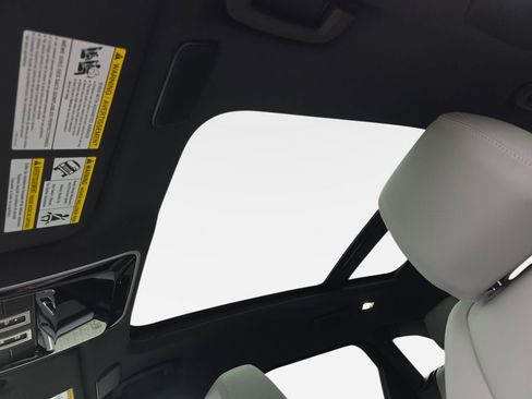 New 2026 Land Rover Range Rover Velar Dynamic SE image 31