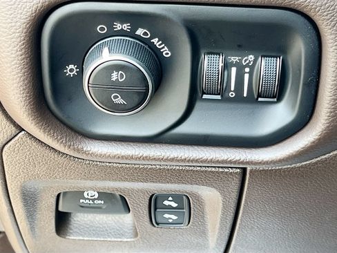 Used 2025 RAM 1500 Laramie AWD/4WD image 10