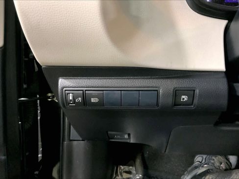Used 2020 Toyota Corolla LE FWD image 34
