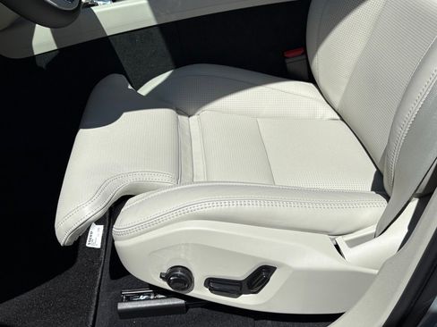 New 2026 Volvo XC60 B5 Ultra w/ Protection Package Premier image 20