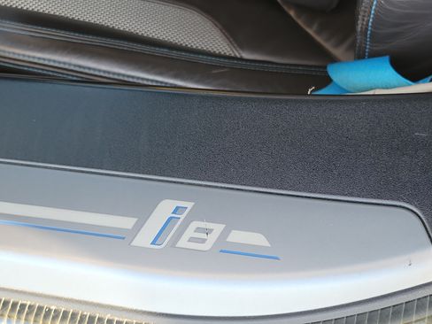 Used 2014 BMW i8 AWD/4WD image 17