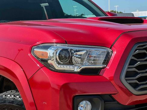 Used 2021 Toyota Tacoma TRD Sport AWD/4WD image 10