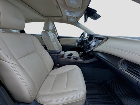 Used 2018 Toyota Avalon Limited image 19