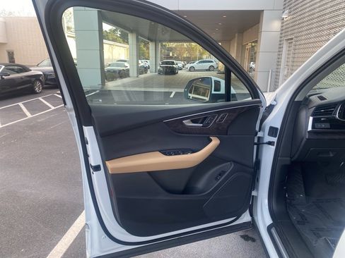 Used 2025 Audi Q7 3.0T Premium w/ Convenience Package image 8