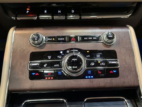 Used 2023 Lincoln Aviator Reserve w/ Elements Package Plus RWD image 17