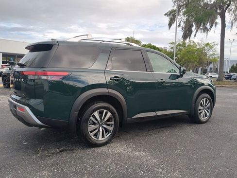 Certified 2025 Nissan Pathfinder SL FWD image 4