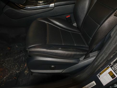 Used 2018 Mercedes-Benz GLC 300 GLC 300 w/ Premium Package image 17