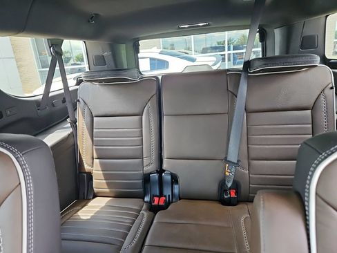 Used 2025 GMC Yukon XL Denali Ultimate AWD/4WD image 10
