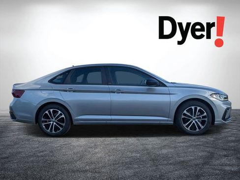Used 2025 Volkswagen Jetta Sport FWD image 2
