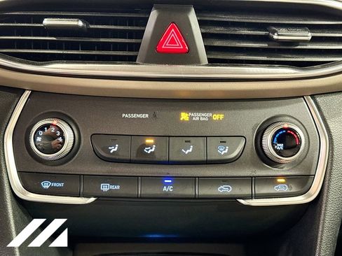 Used 2020 Hyundai Santa Fe SE image 17