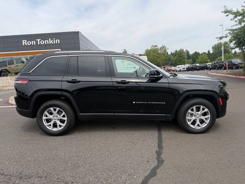 Used 2022 Jeep Grand Cherokee Limited AWD/4WD image 9
