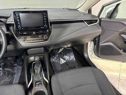 Used 2021 Toyota Corolla LE w/ LE Convenience Package FWD image 18