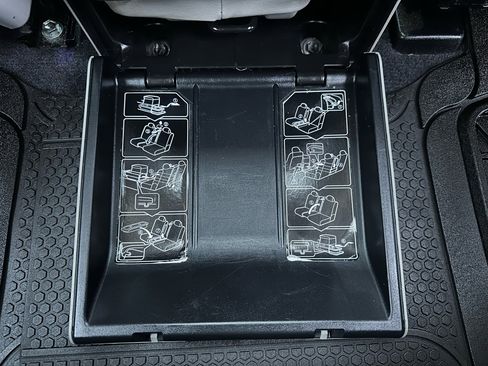 Used 2013 Toyota Highlander Limited image 24