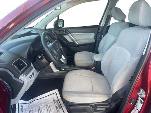 Used 2017 Subaru Forester 2.5i w/ Alloy Wheel Package image 9