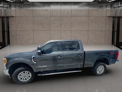 Used 2017 Ford F250 XLT w/ XLT Value Package AWD/4WD image 8