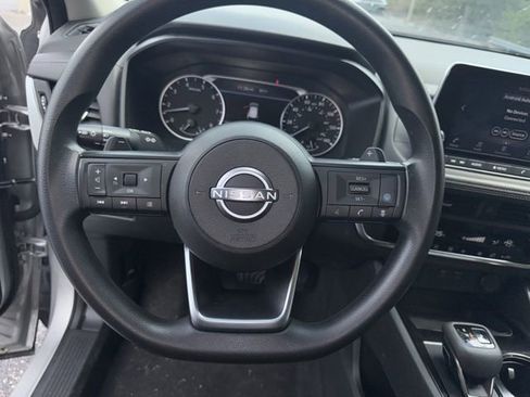Used 2024 Nissan Rogue SV FWD image 9