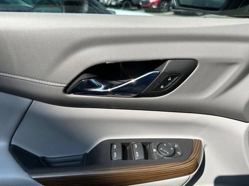 Used 2019 GMC Acadia SLE FWD image 13