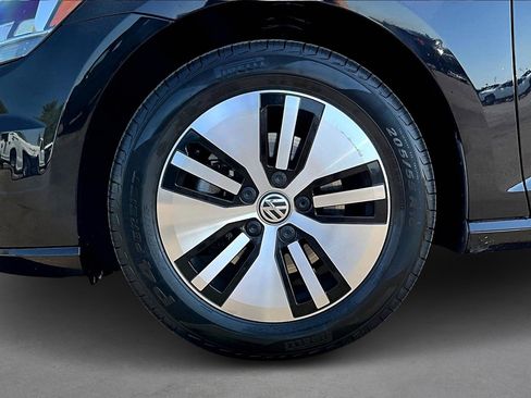 Used 2013 Volkswagen GTI w/Sunroof & Navi image 8