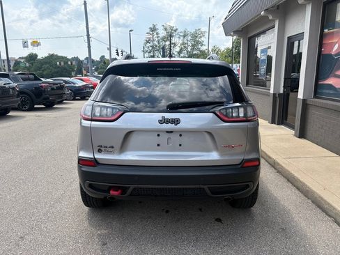 Used 2019 Jeep Cherokee Trailhawk w/ Comfort/Convenience Group AWD/4WD image 4
