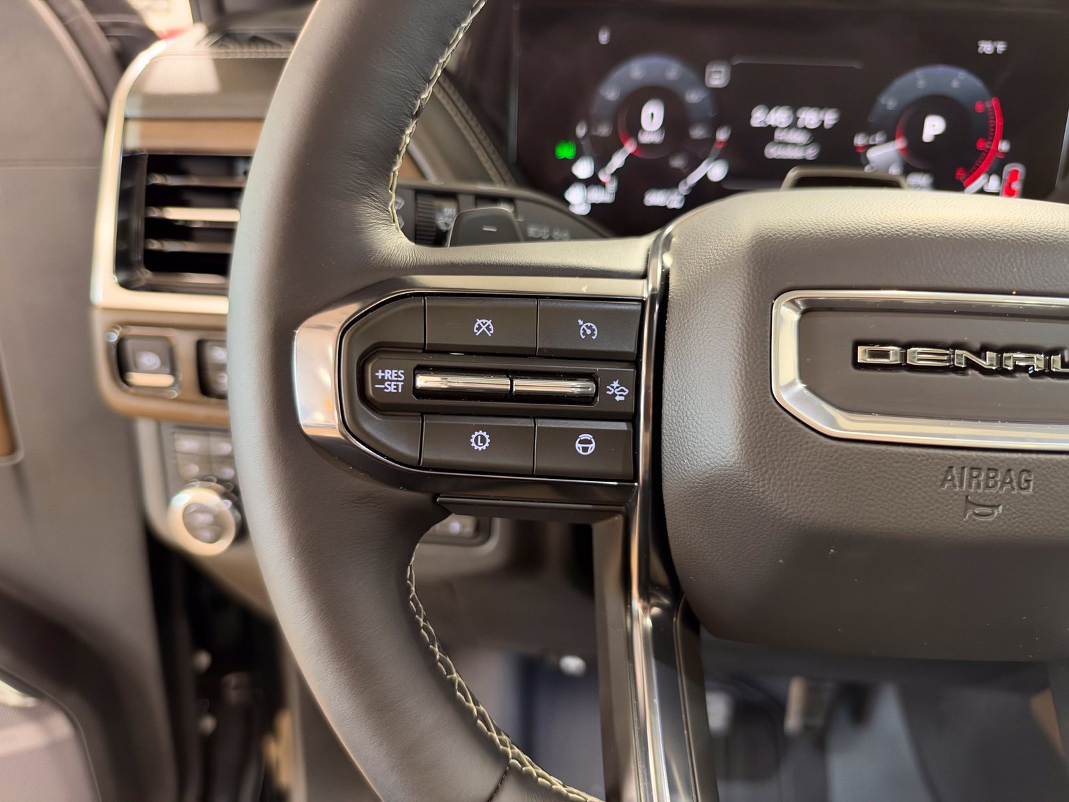 Used 2026 GMC Yukon XL Denali Ultimate w/ LPO, Illumination Package AWD/4WD image 20