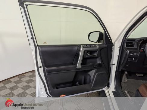 Used 2016 Toyota 4Runner Limited AWD/4WD image 11