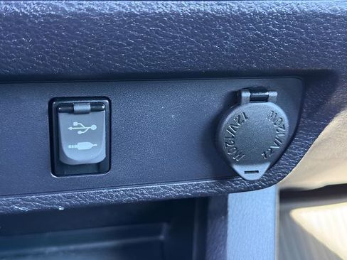 Used 2017 Toyota Tacoma TRD Sport w/ Tow Package (A/T) AWD/4WD image 10