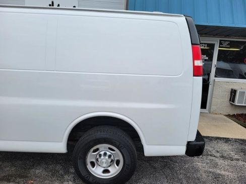 Used 2016 Chevrolet Express 2500 image 6