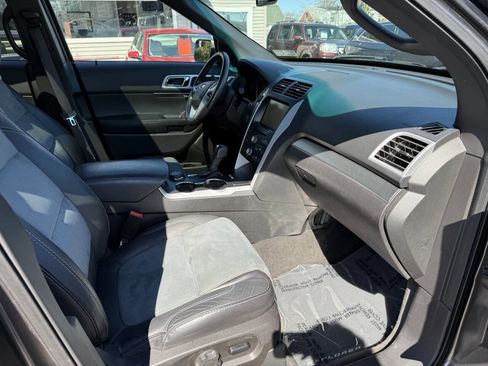 Used 2015 Ford Explorer XLT w/ Equipment Group 202B image 10