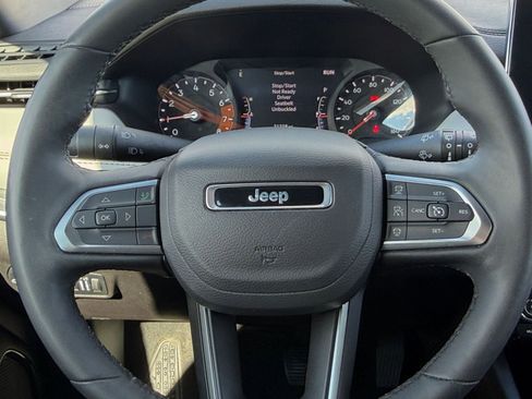 Used 2025 Jeep Compass Limited AWD/4WD image 28