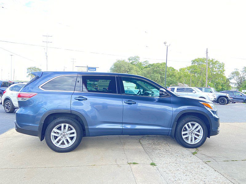 Used 2016 Toyota Highlander LE FWD image 4