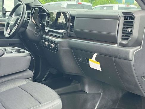 Used 2024 GMC Sierra 3500 SLE w/ Remote Start Package AWD/4WD image 24