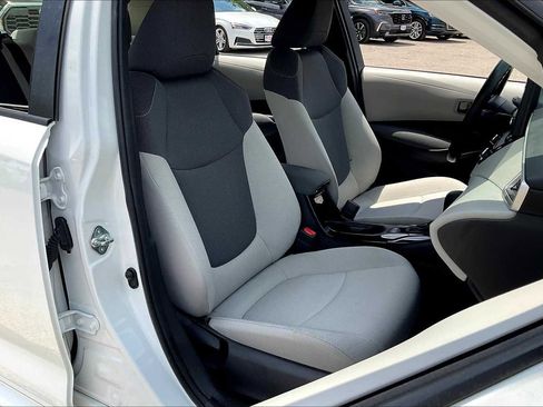 Used 2022 Toyota Corolla L image 9