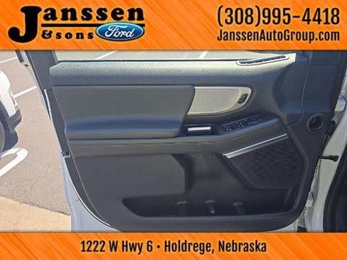 Used 2025 Ford Expedition Active AWD/4WD image 14