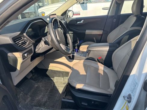 Used 2020 Ford Escape Titanium image 5