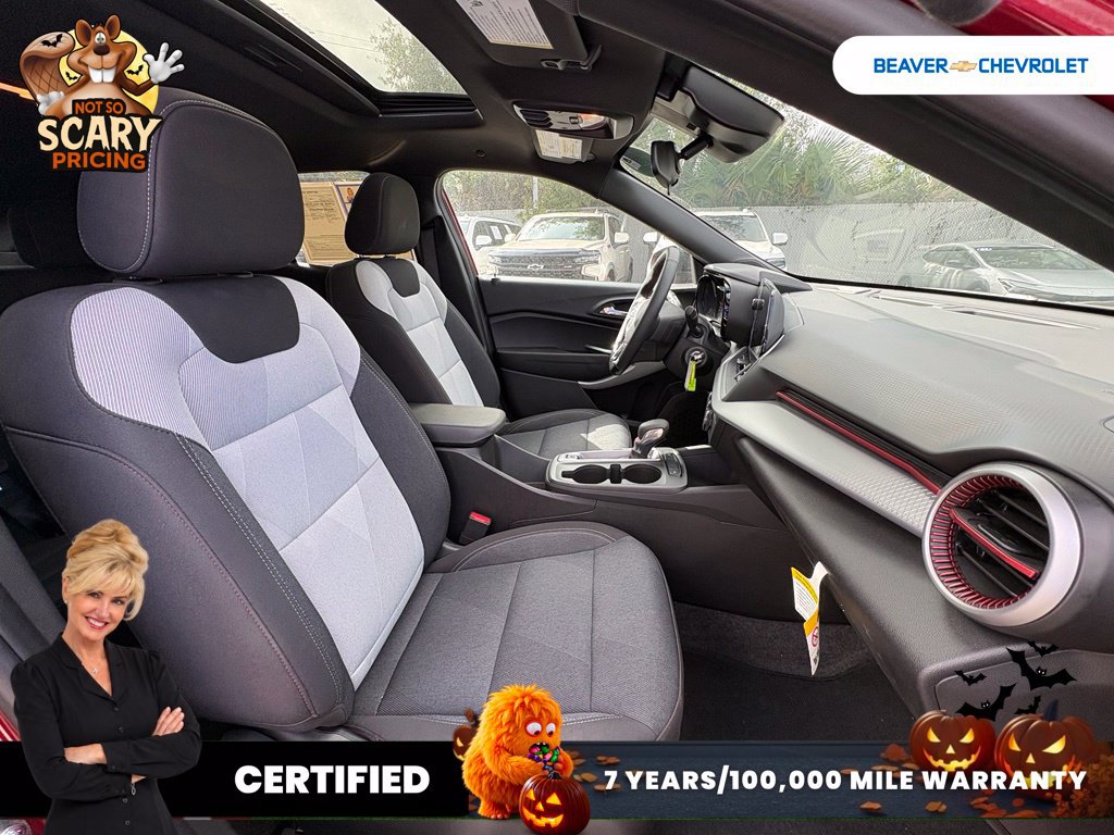 Used 2025 Chevrolet Trax RS w/ Sunroof Package FWD image 27