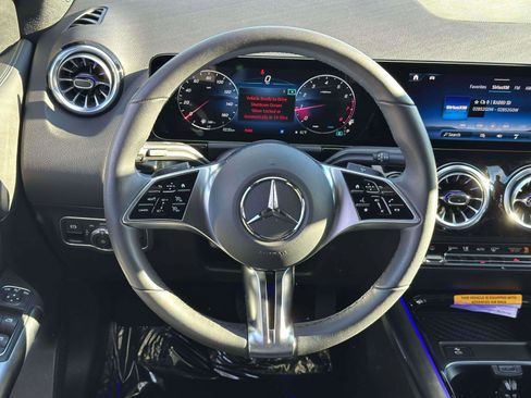 Used 2025 Mercedes-Benz GLA 250 4MATIC image 11