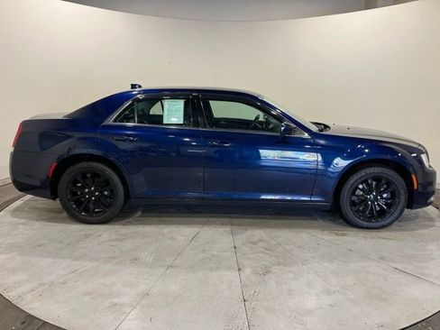 Used 2016 Chrysler 300 Limited w/ Driver Convenience Group AWD/4WD image 4