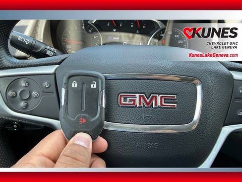 Used 2024 GMC Terrain SLE FWD image 28