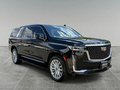 Used 2024 Cadillac Escalade ESV Luxury AWD/4WD image 9