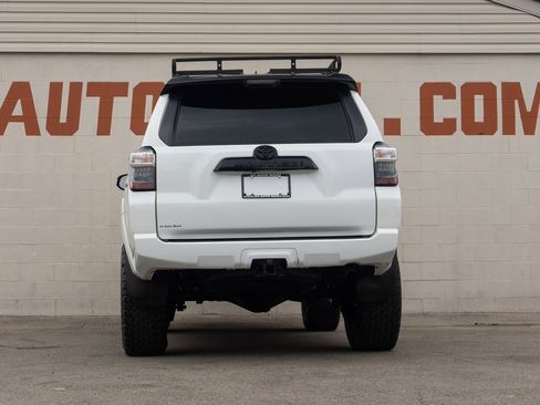Used 2021 Toyota 4Runner Venture w/ Moonroof Package image 6