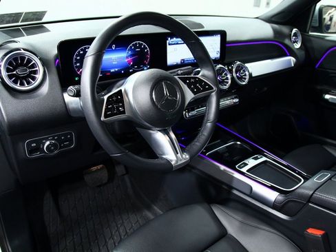 Used 2025 Mercedes-Benz GLB 250 4MATIC image 5