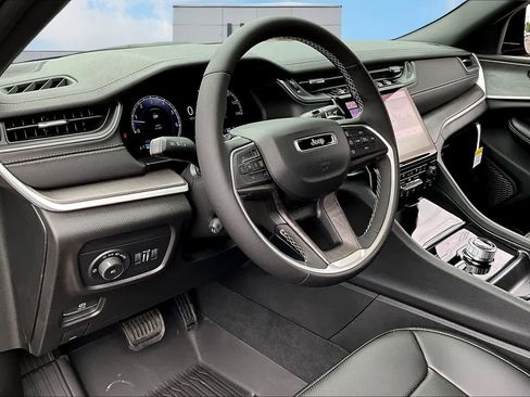 New 2025 Jeep Grand Cherokee L Limited w/ Luxury Tech Group II image 2