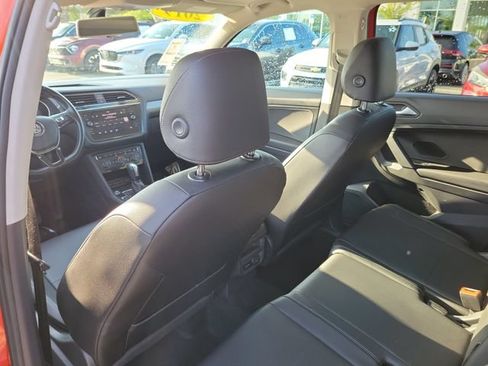 Used 2019 Volkswagen Tiguan SE w/ Panoramic Sunroof Package FWD image 9