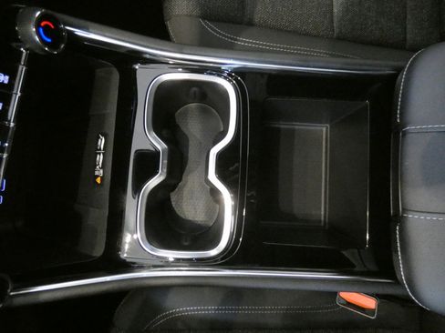 Used 2025 Chevrolet Traverse LT image 16