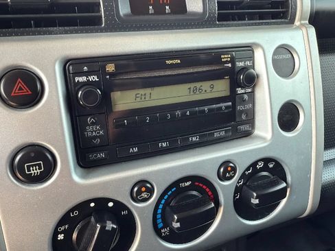 Used 2007 Toyota FJ Cruiser 2WD w/ Convenience Pkg image 16