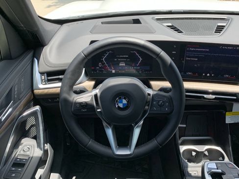 Used 2025 BMW X1 xDrive28i w/ Technology Package image 18