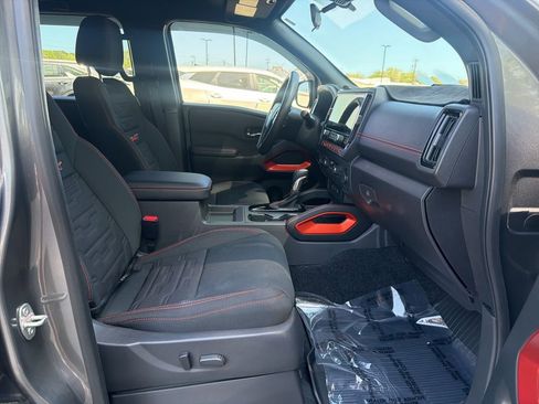 Used 2025 Nissan Frontier PRO-4X AWD/4WD image 33