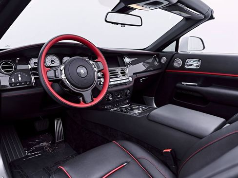 Used 2020 Rolls-Royce Dawn RWD image 2
